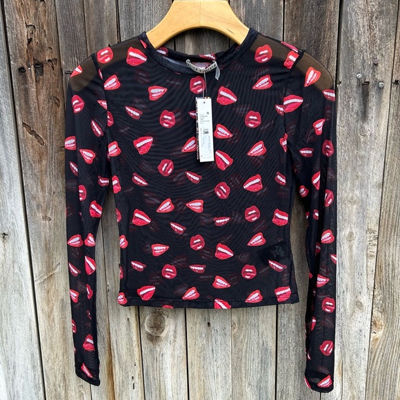 Alice + Olivia Tops - NWT Alice + Olivia Delaina Mouth Print Mesh Top Lip Sync Black XS